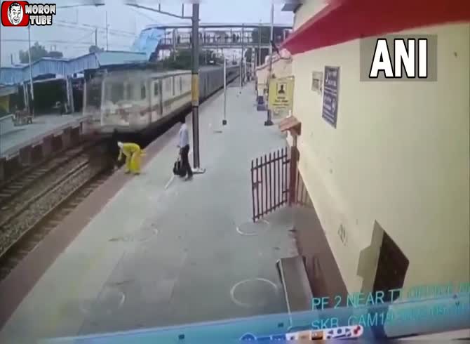 Video :A woman just escapes being struck by a train